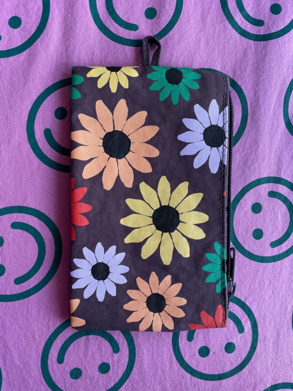 BAGGU small go pouch, wildflowers / rainbow daisy, NWOT